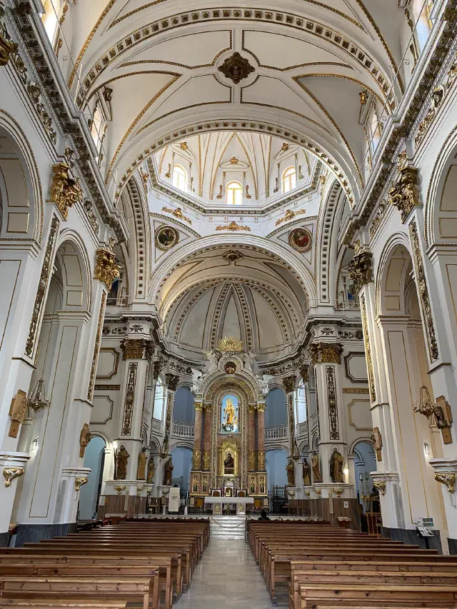 Interieur van de kerk Nuestra Senora del Consuelo in Altea