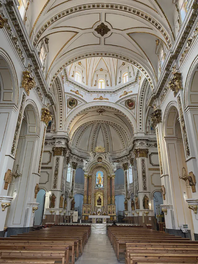 Interieur van de kerk Nuestra Senora del Consuelo in Altea Interieur van de kerk Nuestra Senora del Consuelo in Altea