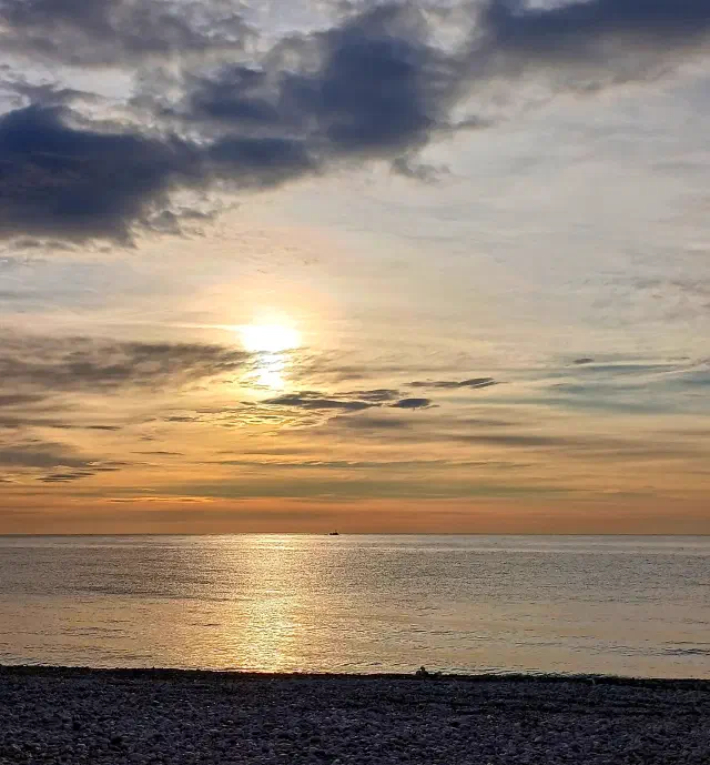 Playa de la Roda tijdens zonsopkomst in Altea