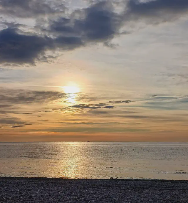 Playa de la Roda tijdens zonsopkomst in Altea Playa de la Roda tijdens zonsopkomst in Altea
