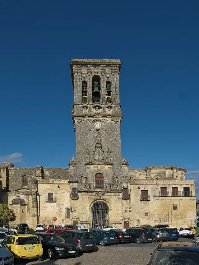 De Basílica de Santa María de la Asunción aan de Plaza del Cabildo in Arcos de la Frontera