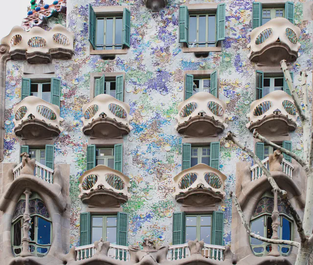 Gekradeerde foto van Casa Batllo in Barcelona Gekradeerde foto van Casa Batllo in Barcelona