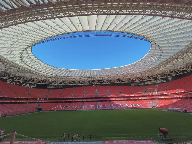 Binnenaanzicht van het voetbalstadion San Mames van Athletic Bilbao Binnenaanzicht van het voetbalstadion San Mames van Athletic Bilbao