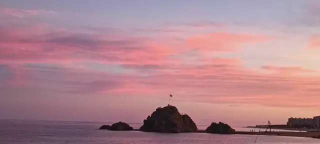 Foto van Sa Palomera tijdens mooi roze licht Foto van Sa Palomera tijdens mooi roze licht