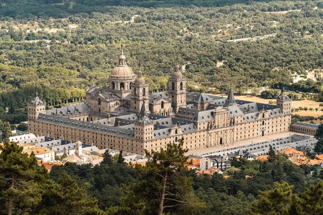 Het Real Monasterio de San Lorenzo de El Escorial, het granieten klooster-paleis van Filips II Het Real Monasterio de San Lorenzo de El Escorial, het granieten klooster-paleis van Filips II