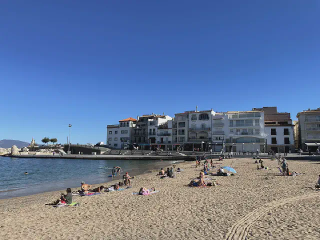 Een van de stranden in L'Escala Een van de stranden in L'Escala