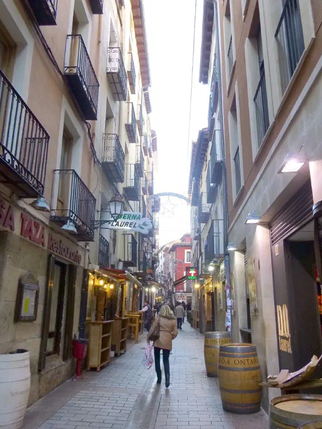 Tapasbars en terrasjes in de smalle Calle Laurel in Logroño Tapasbars en terrasjes in de smalle Calle Laurel in Logroño