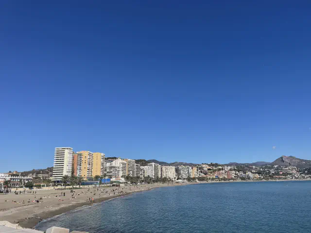 Uitzicht op het strand Playa de la Malagueta in Malaga Uitzicht op het strand Playa de la Malagueta in Malaga