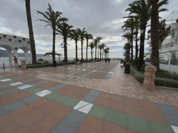 Nerja - Ontdek de Top 10 Bezienswaardigheden aan de Costa del Sol