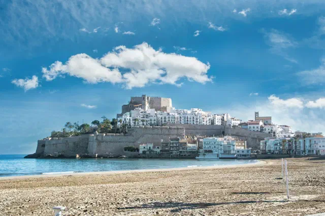 Het uitgestrekte Playa Norte strand bij Peñíscola aan de Costa del Azahar