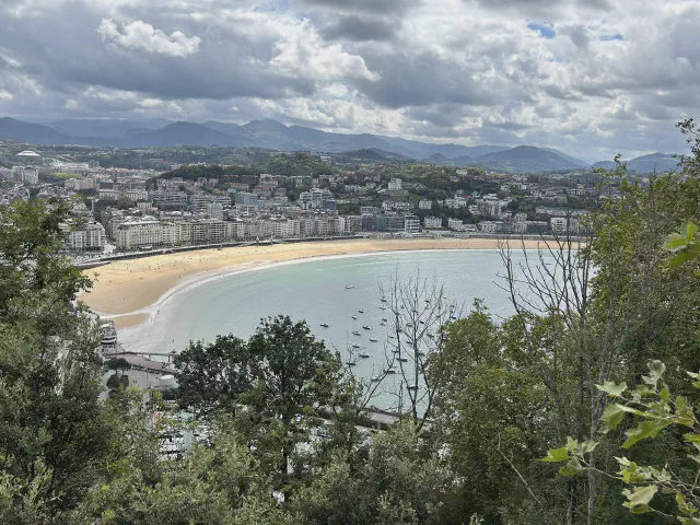 Uitzicht op Playa de la Concha vanaf Monte Urgull in San Sebastian Uitzicht op Playa de la Concha vanaf Monte Urgull in San Sebastian
