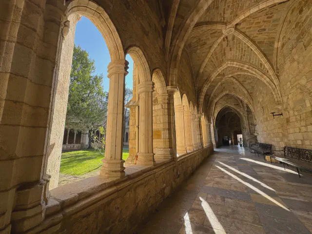 De historische Catedral de Santander met gotische elementen De historische Catedral de Santander met gotische elementen