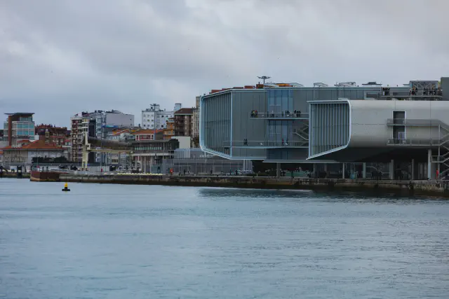 Het moderne Centro Botín, cultureel centrum aan de haven van Santander Het moderne Centro Botín, cultureel centrum aan de haven van Santander