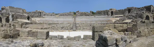 De Romeinse ruïnes van Baelo Claudia aan het strand van Bolonia bij Tarifa