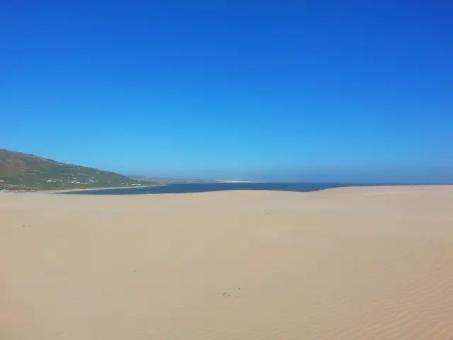 Het duin van Punta Paloma boven Playa de Valdevaqueros bij Tarifa