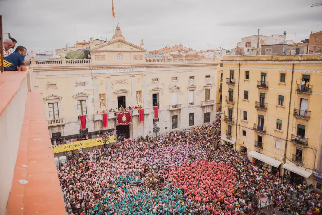 Het plein Placa de la Font in Tarragona, tijdens het festival Santa Tecla Het plein Placa de la Font in Tarragona, tijdens het festival Santa Tecla