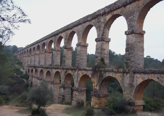 Foto van het aquaduct Pont del Diable (Les Ferreres) in Tarragona Foto van het aquaduct Pont del Diable (Les Ferreres) in Tarragona