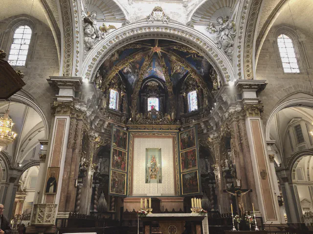 De binnenkant van de Kathedraal van Valencia De binnenkant van de Kathedraal van Valencia