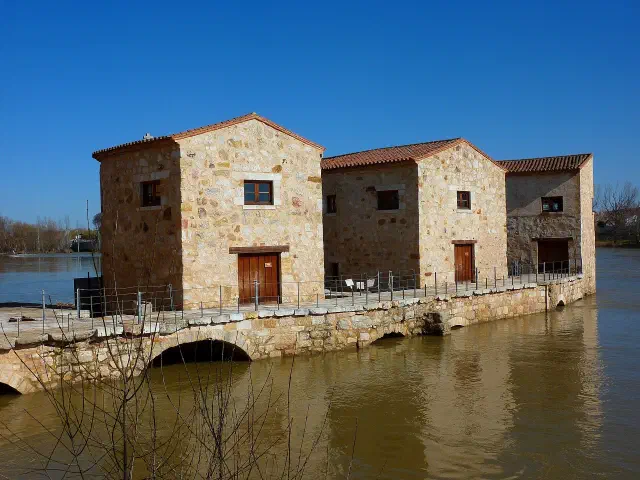 Aceñas de Olivares, de watermolens aan de Duero in Zamora Aceñas de Olivares, de watermolens aan de Duero in Zamora