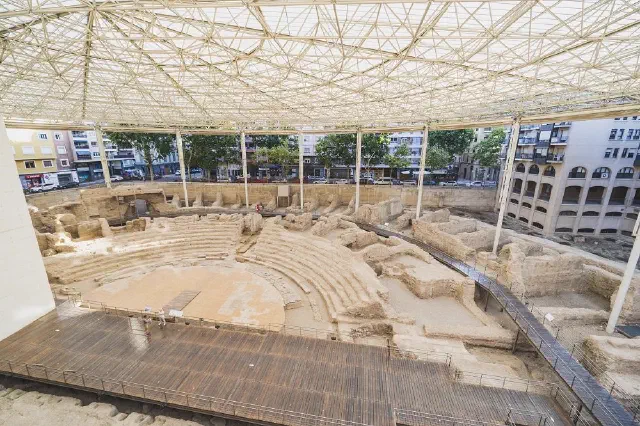 Overdekte overblijfselen van Romeins theater (Museo del Teatro Romano) in Zaragoza Overdekte overblijfselen van Romeins theater (Museo del Teatro Romano) in Zaragoza